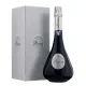 Champagnerflasche De Venoge Princes Extra Brut, Vorderansicht, silbernes Etikett auf schwarzem Hintergrund