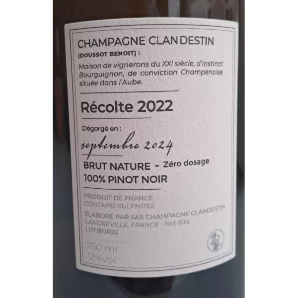 minimalistisches weißes Etikett Champagne Clandestin Cuvée Boreal