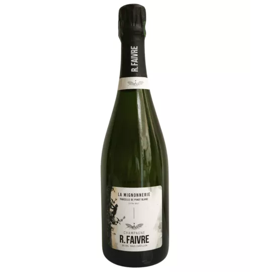 Champagner-Flasche R. Faivre La Mignonnerie Extra Brut auf hellem Hintergrund