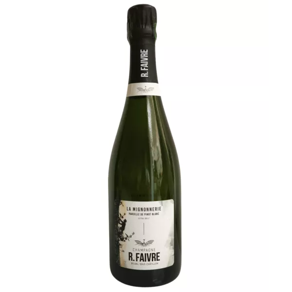 Champagner-Flasche R. Faivre La Mignonnerie Extra Brut auf hellem Hintergrund