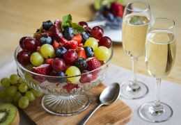 Champagner und Obstsalat: Tipps für eine gelungene Kombination